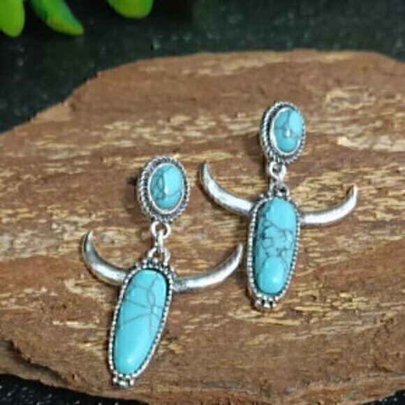 Turquoise Silver Plated Oval Drop Cow Bull Head  Horn Western Earrings - Picture 1 of 2